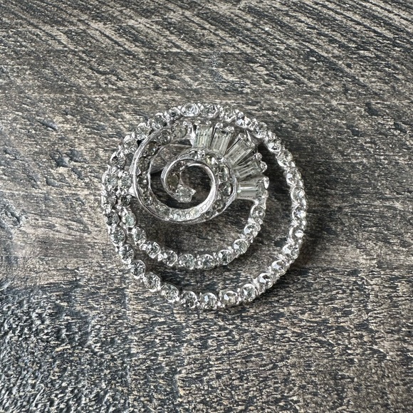 Vintage Keyes Rhinestone Brooch - Picture 2 of 5